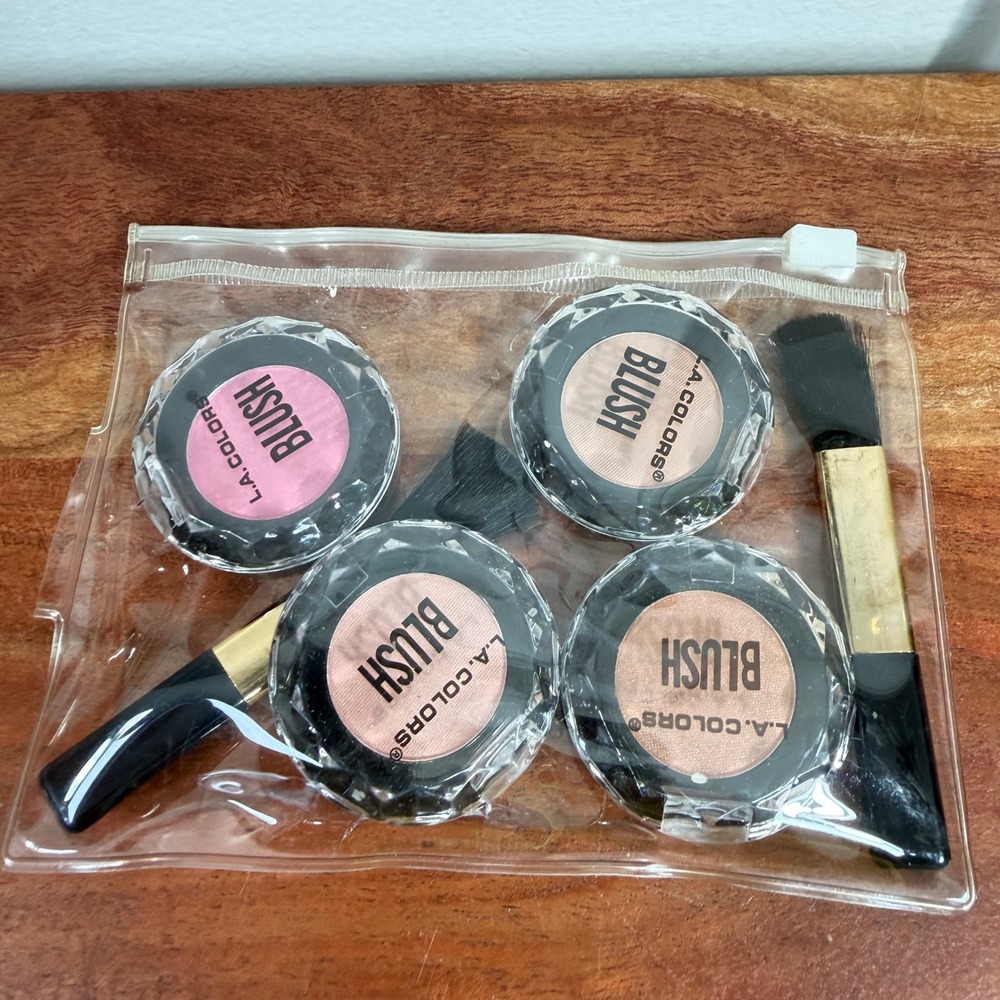 L.A. Colors NOS Face Stunning Enchanted 4pk Blushes w/2 Brushes VTG Color Shades